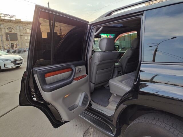 Черный Лексус ЛХ, объемом двигателя 4.7 л и пробегом 313 тыс. км за 13790 $, фото 35 на Automoto.ua