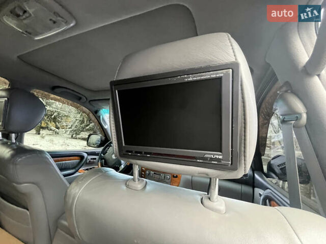 Черный Лексус ЛХ, объемом двигателя 4.6 л и пробегом 300 тыс. км за 13777 $, фото 32 на Automoto.ua