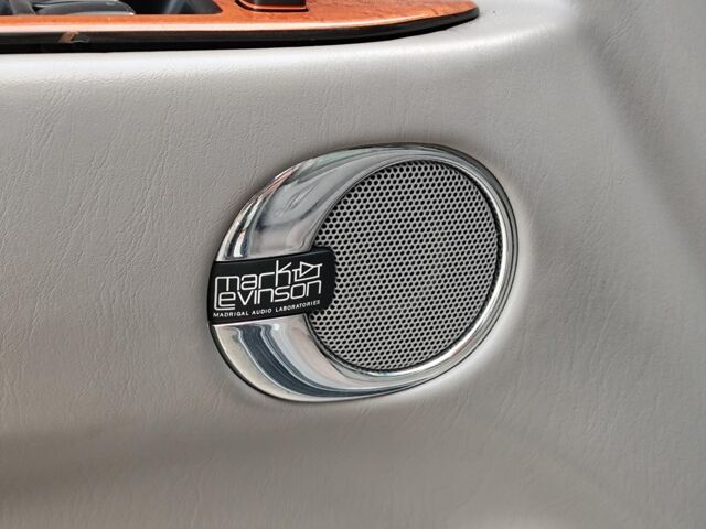 Черный Лексус ЛХ, объемом двигателя 4.7 л и пробегом 313 тыс. км за 13790 $, фото 17 на Automoto.ua