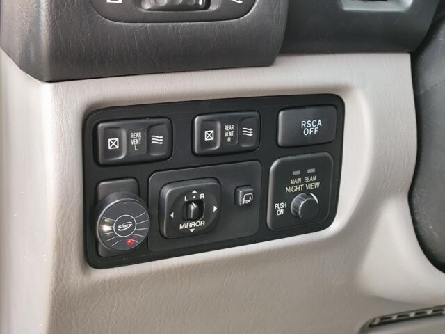 Черный Лексус ЛХ, объемом двигателя 4.7 л и пробегом 313 тыс. км за 13790 $, фото 18 на Automoto.ua