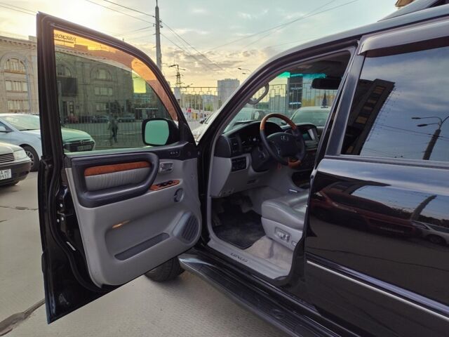 Черный Лексус ЛХ, объемом двигателя 4.7 л и пробегом 313 тыс. км за 13790 $, фото 14 на Automoto.ua