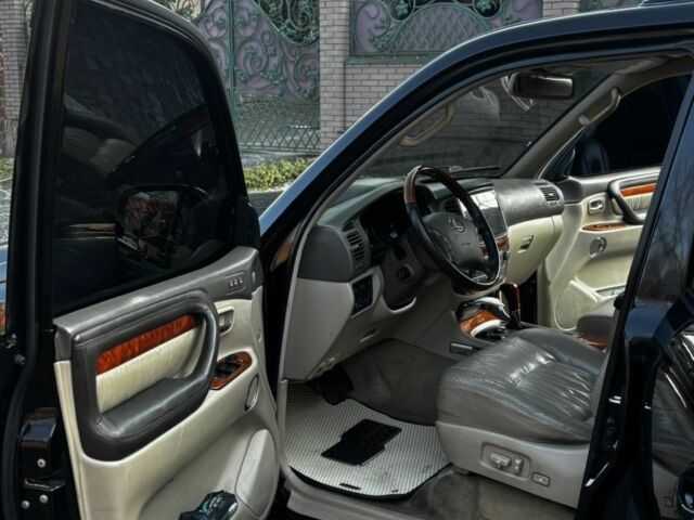 Черный Лексус ЛХ, объемом двигателя 4.7 л и пробегом 230 тыс. км за 14900 $, фото 1 на Automoto.ua