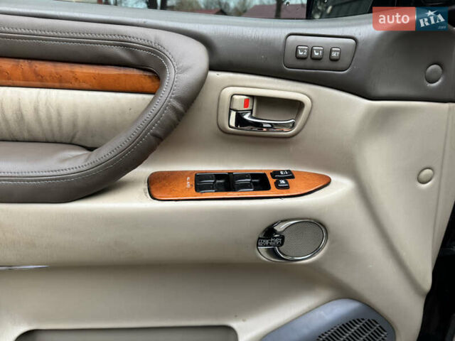 Черный Лексус ЛХ, объемом двигателя 4.7 л и пробегом 300 тыс. км за 14900 $, фото 13 на Automoto.ua