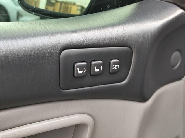 Черный Лексус ЛХ, объемом двигателя 4.7 л и пробегом 313 тыс. км за 13790 $, фото 16 на Automoto.ua