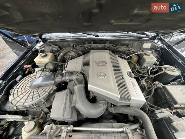 Черный Лексус ЛХ, объемом двигателя 4.6 л и пробегом 300 тыс. км за 13777 $, фото 56 на Automoto.ua