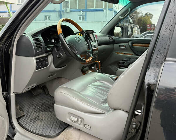 Черный Лексус ЛХ, объемом двигателя 4.67 л и пробегом 239 тыс. км за 14800 $, фото 3 на Automoto.ua
