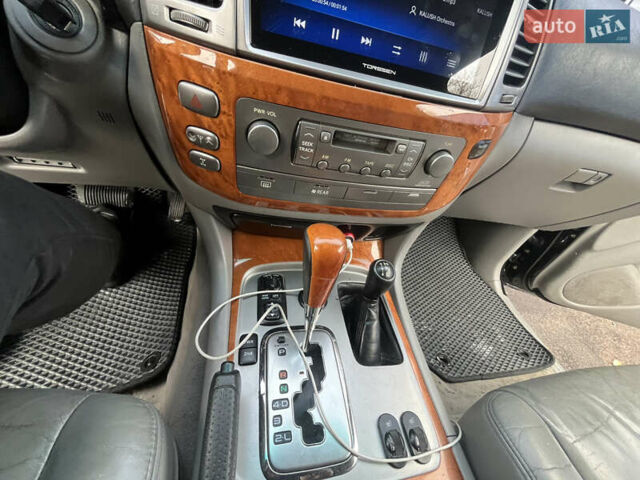 Черный Лексус ЛХ, объемом двигателя 4.6 л и пробегом 300 тыс. км за 13777 $, фото 50 на Automoto.ua