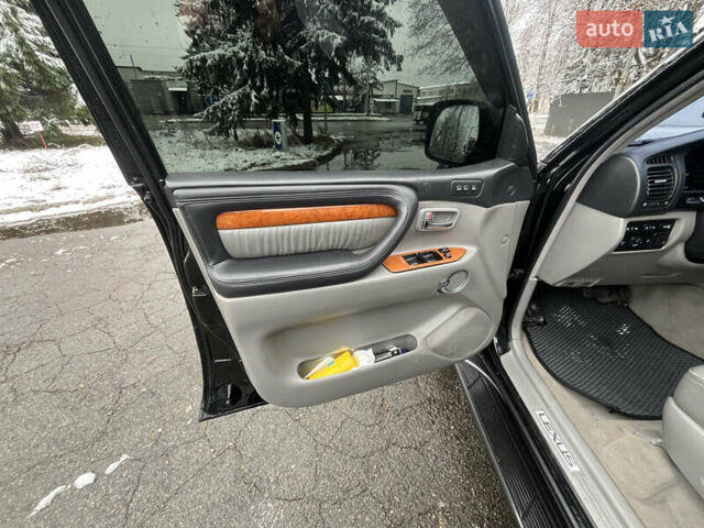 Черный Лексус ЛХ, объемом двигателя 4.6 л и пробегом 300 тыс. км за 13777 $, фото 44 на Automoto.ua