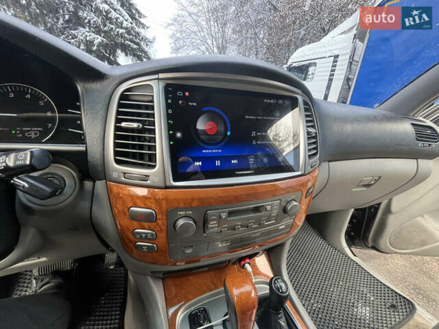 Черный Лексус ЛХ, объемом двигателя 4.6 л и пробегом 300 тыс. км за 13777 $, фото 49 на Automoto.ua