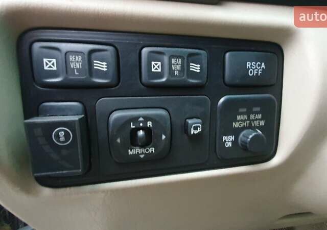 Черный Лексус ЛХ, объемом двигателя 4.66 л и пробегом 171 тыс. км за 12000 $, фото 11 на Automoto.ua