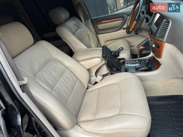 Черный Лексус ЛХ, объемом двигателя 4.7 л и пробегом 300 тыс. км за 14900 $, фото 18 на Automoto.ua