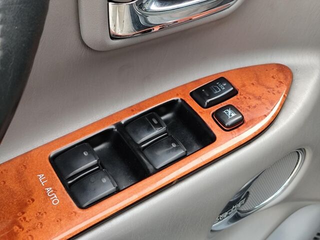 Черный Лексус ЛХ, объемом двигателя 4.7 л и пробегом 313 тыс. км за 13790 $, фото 15 на Automoto.ua