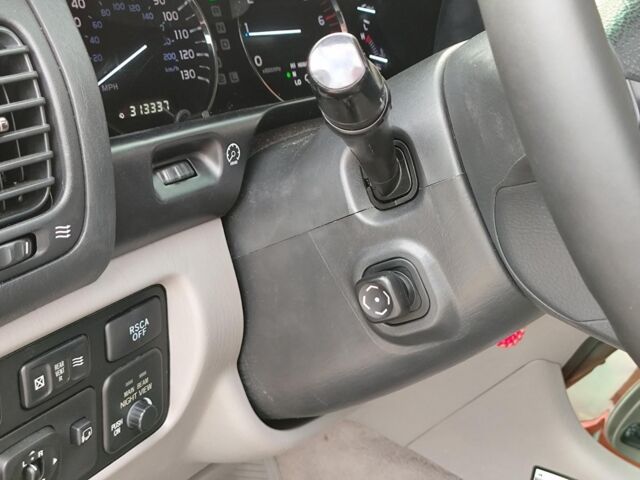 Черный Лексус ЛХ, объемом двигателя 4.7 л и пробегом 313 тыс. км за 13790 $, фото 19 на Automoto.ua