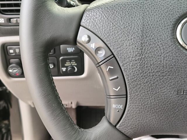 Черный Лексус ЛХ, объемом двигателя 4.7 л и пробегом 313 тыс. км за 13790 $, фото 25 на Automoto.ua