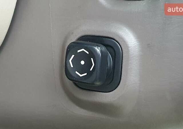 Черный Лексус ЛХ, объемом двигателя 4.66 л и пробегом 171 тыс. км за 12000 $, фото 21 на Automoto.ua