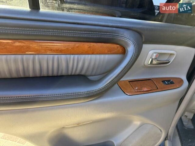 Черный Лексус ЛХ, объемом двигателя 4.66 л и пробегом 292 тыс. км за 12800 $, фото 10 на Automoto.ua