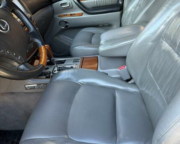 Черный Лексус ЛХ, объемом двигателя 4.66 л и пробегом 292 тыс. км за 12800 $, фото 4 на Automoto.ua