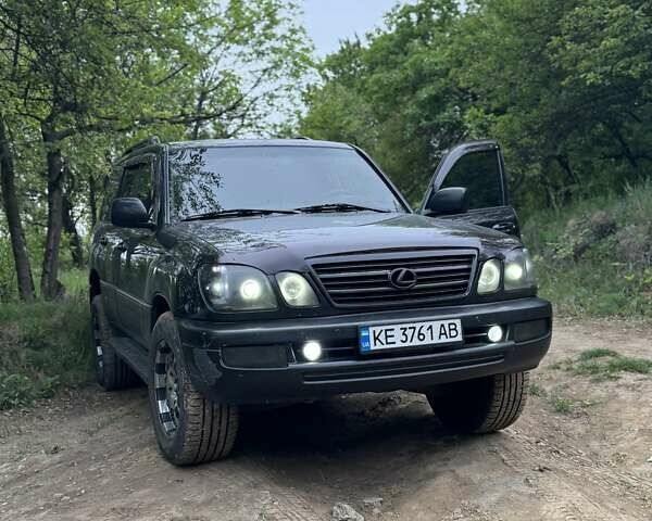 Черный Лексус ЛХ, объемом двигателя 4.66 л и пробегом 400 тыс. км за 14000 $, фото 1 на Automoto.ua
