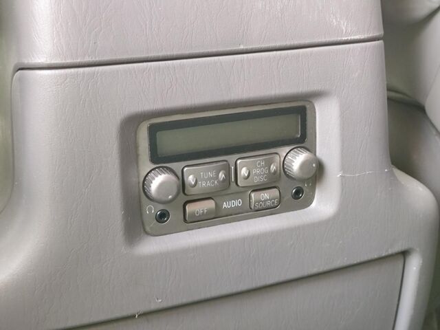 Черный Лексус ЛХ, объемом двигателя 4.7 л и пробегом 313 тыс. км за 13790 $, фото 37 на Automoto.ua