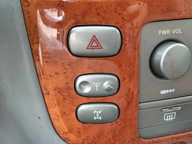 Черный Лексус ЛХ, объемом двигателя 4.7 л и пробегом 313 тыс. км за 13790 $, фото 34 на Automoto.ua