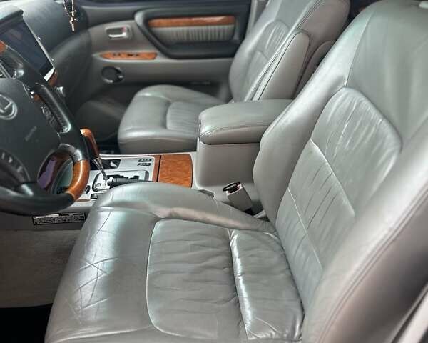 Черный Лексус ЛХ, объемом двигателя 4.66 л и пробегом 334 тыс. км за 17000 $, фото 12 на Automoto.ua