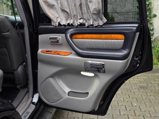 Черный Лексус ЛХ, объемом двигателя 4.67 л и пробегом 254 тыс. км за 15499 $, фото 11 на Automoto.ua