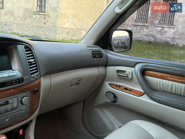 Черный Лексус ЛХ, объемом двигателя 4.7 л и пробегом 288 тыс. км за 15300 $, фото 14 на Automoto.ua