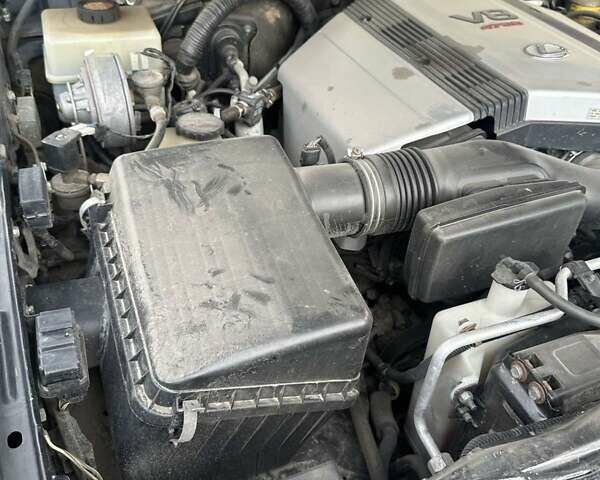 Черный Лексус ЛХ, объемом двигателя 4.66 л и пробегом 334 тыс. км за 17000 $, фото 6 на Automoto.ua