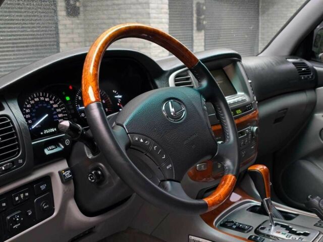 Черный Лексус ЛХ, объемом двигателя 4.67 л и пробегом 254 тыс. км за 15499 $, фото 23 на Automoto.ua