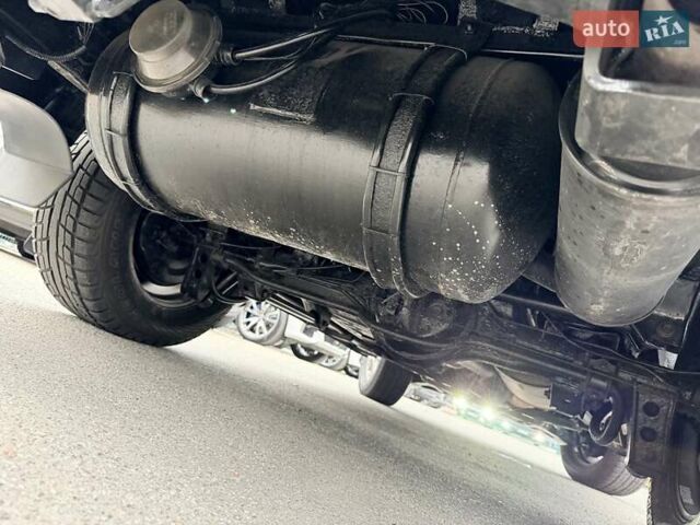Лексус ЛХ 2006 у Києві на Automoto.ua Чорний Лексус ЛХ, об'ємом двигуна 4.66 л та пробігом 345 тис. км за 23999 $, фото 30 на Automoto.ua