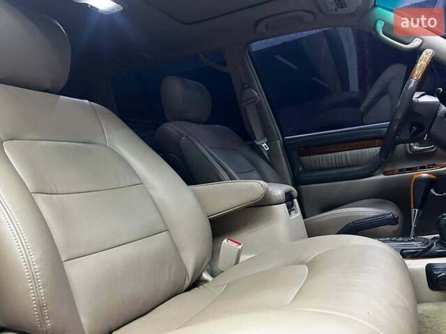 Чорний Лексус ЛХ, об'ємом двигуна 4.66 л та пробігом 238 тис. км за 17500 $, фото 19 на Automoto.ua
