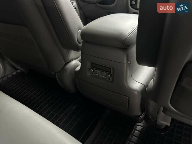 Черный Лексус ЛХ, объемом двигателя 4.66 л и пробегом 211 тыс. км за 19800 $, фото 24 на Automoto.ua