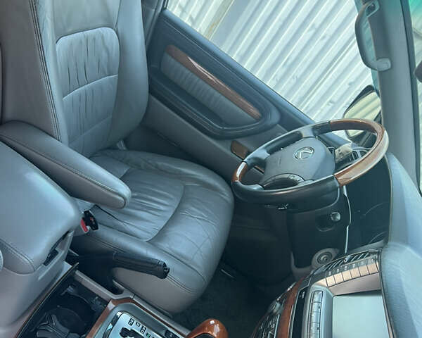 Черный Лексус ЛХ, объемом двигателя 4.67 л и пробегом 239 тыс. км за 17800 $, фото 6 на Automoto.ua