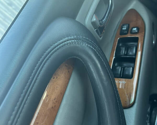 Черный Лексус ЛХ, объемом двигателя 4.67 л и пробегом 239 тыс. км за 17800 $, фото 12 на Automoto.ua