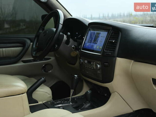 Черный Лексус ЛХ, объемом двигателя 4.66 л и пробегом 258 тыс. км за 16500 $, фото 28 на Automoto.ua