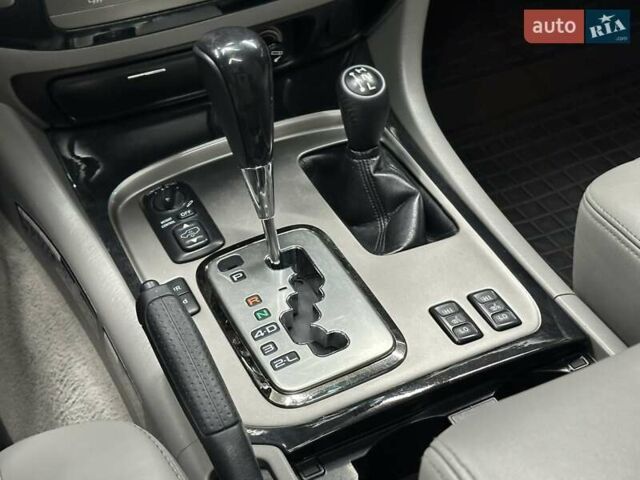 Черный Лексус ЛХ, объемом двигателя 4.66 л и пробегом 211 тыс. км за 19800 $, фото 39 на Automoto.ua