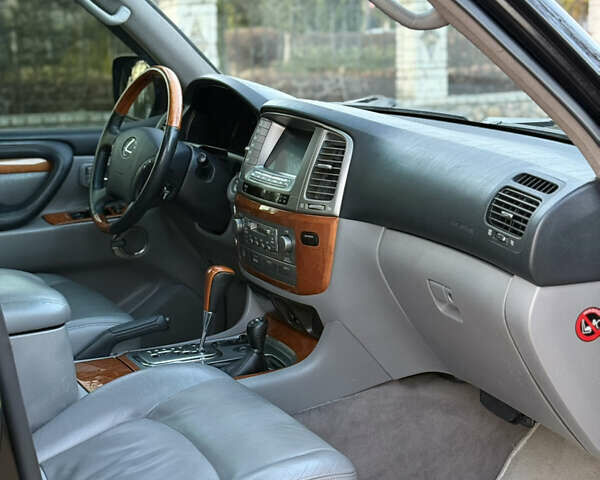 Черный Лексус ЛХ, объемом двигателя 4.7 л и пробегом 246 тыс. км за 17000 $, фото 26 на Automoto.ua