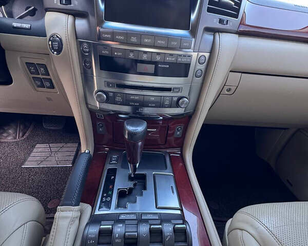 Черный Лексус ЛХ, объемом двигателя 5.66 л и пробегом 200 тыс. км за 25999 $, фото 20 на Automoto.ua