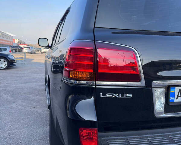 Черный Лексус ЛХ, объемом двигателя 5.66 л и пробегом 200 тыс. км за 25999 $, фото 4 на Automoto.ua
