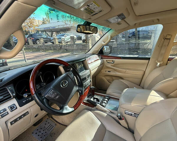 Чорний Лексус ЛХ, об'ємом двигуна 5.66 л та пробігом 420 тис. км за 25000 $, фото 4 на Automoto.ua