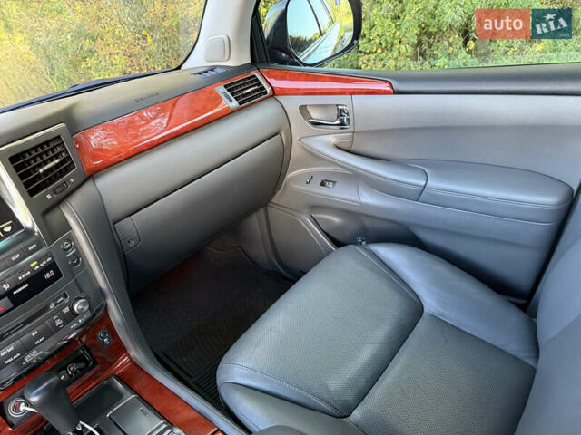 Черный Лексус ЛХ, объемом двигателя 5.7 л и пробегом 297 тыс. км за 26500 $, фото 15 на Automoto.ua