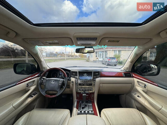 Чорний Лексус ЛХ, об'ємом двигуна 5.7 л та пробігом 233 тис. км за 21900 $, фото 17 на Automoto.ua