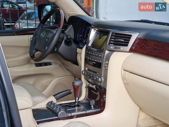 Черный Лексус ЛХ, объемом двигателя 5.66 л и пробегом 462 тыс. км за 21990 $, фото 46 на Automoto.ua