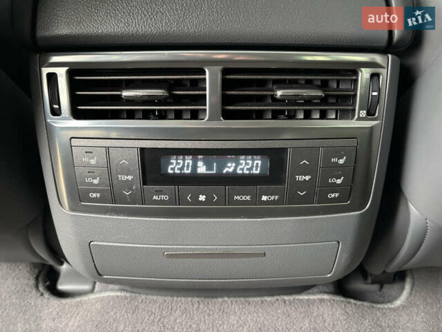 Черный Лексус ЛХ, объемом двигателя 5.7 л и пробегом 325 тыс. км за 23900 $, фото 19 на Automoto.ua