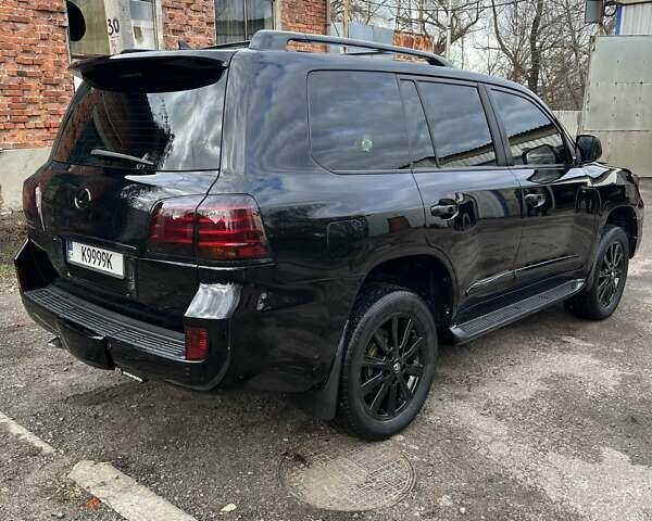 Черный Лексус ЛХ, объемом двигателя 5.66 л и пробегом 300 тыс. км за 24000 $, фото 3 на Automoto.ua