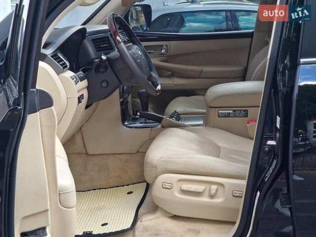 Черный Лексус ЛХ, объемом двигателя 5.66 л и пробегом 462 тыс. км за 21990 $, фото 40 на Automoto.ua