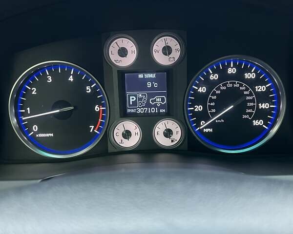 Черный Лексус ЛХ, объемом двигателя 5.66 л и пробегом 300 тыс. км за 24000 $, фото 9 на Automoto.ua