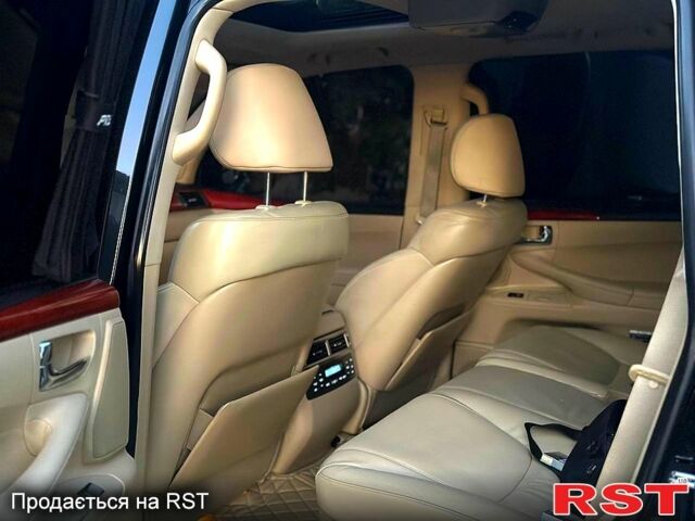 Черный Лексус ЛХ, объемом двигателя 5.7 л и пробегом 242 тыс. км за 20500 $, фото 7 на Automoto.ua