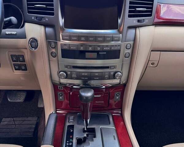 Черный Лексус ЛХ, объемом двигателя 5.66 л и пробегом 198 тыс. км за 27500 $, фото 7 на Automoto.ua