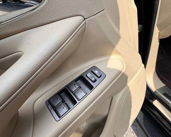 Черный Лексус ЛХ, объемом двигателя 5.66 л и пробегом 198 тыс. км за 27500 $, фото 3 на Automoto.ua